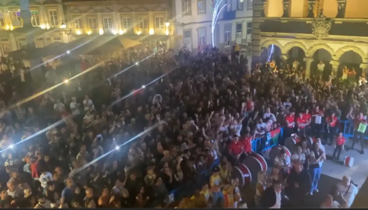 Imagem de contexto do artigo Viana do Castelo acolheu em êxtase Iúri Leitão, novo "imperador" da cidade