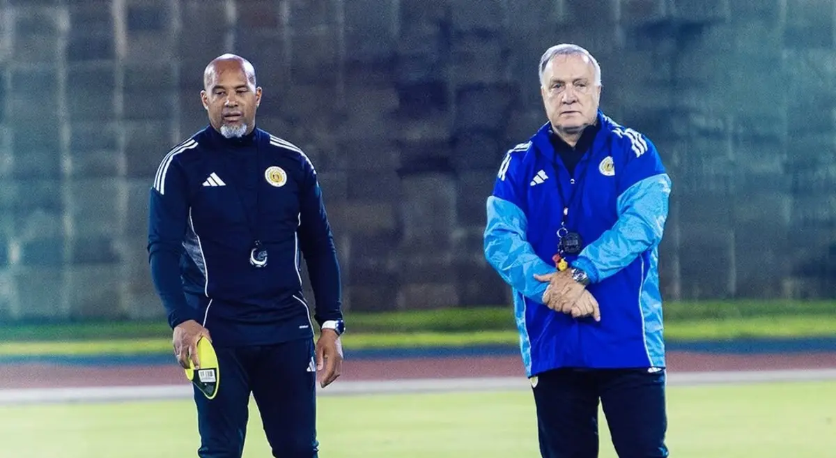 Dick Advocaat, à direita