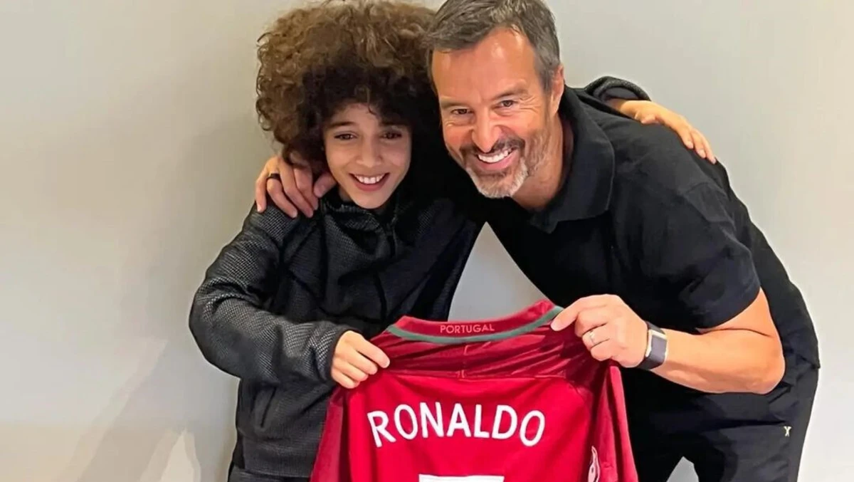 Imagem de contexto do artigo Jorge Mendes dá a promessa do Barcelona a camisola de Ronaldo