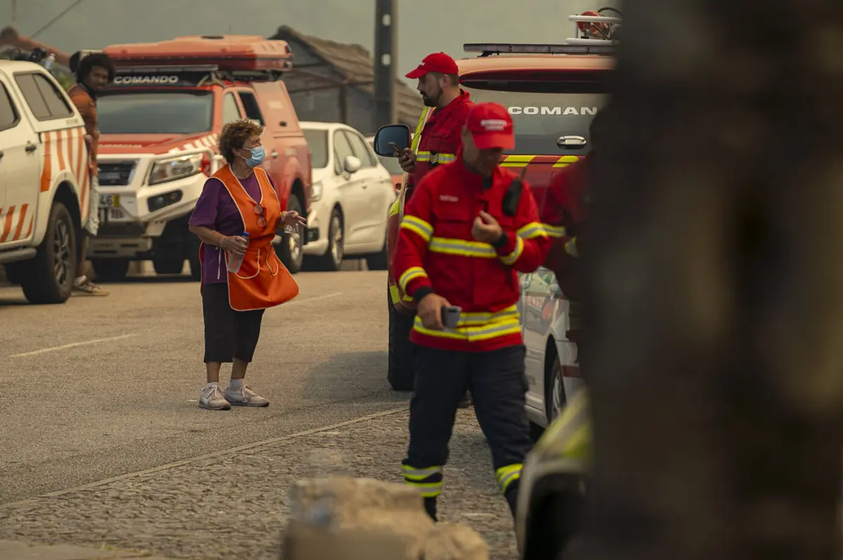 Imagem de contexto do artigo Fogo de Arouca com seis frentes ativas: "Temos de esperar pela noite, para ver se isto acalma"
