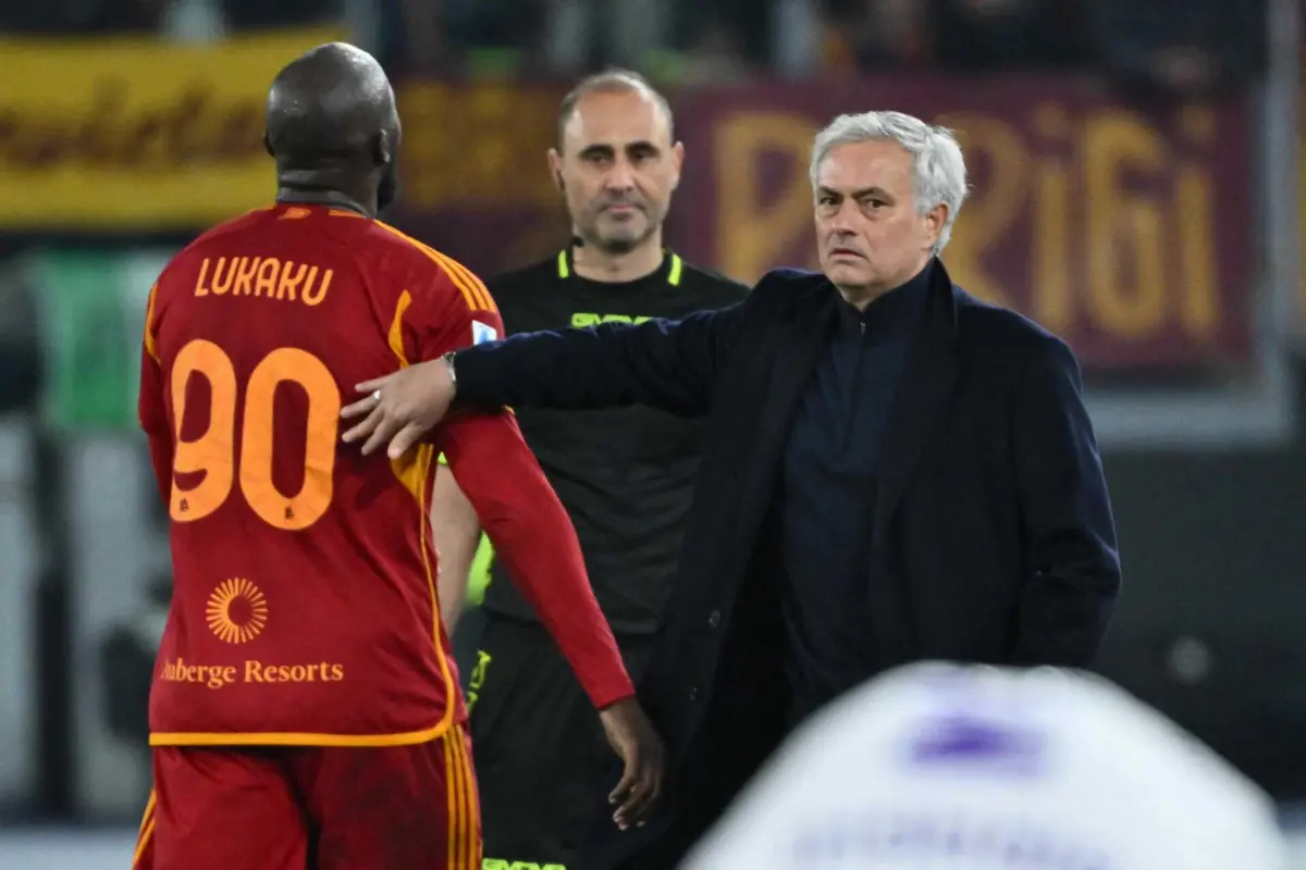 Lukaku e Mourinho quando estavam na Roma (créditos: AFP)