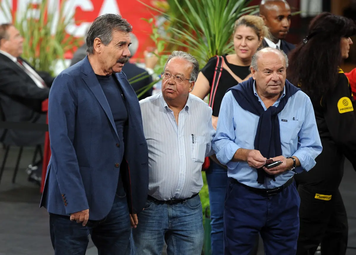 António Simões, à direita (Créditos: Álvaro Isidoro/Global Imagens)