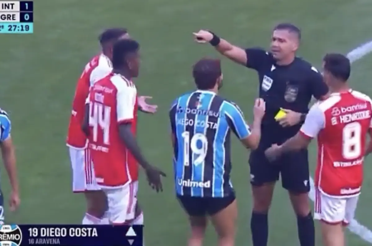 Imagem de contexto do artigo Diego Costa leva cartão amarelo segundos depois de entrar em campo. Veja aqui