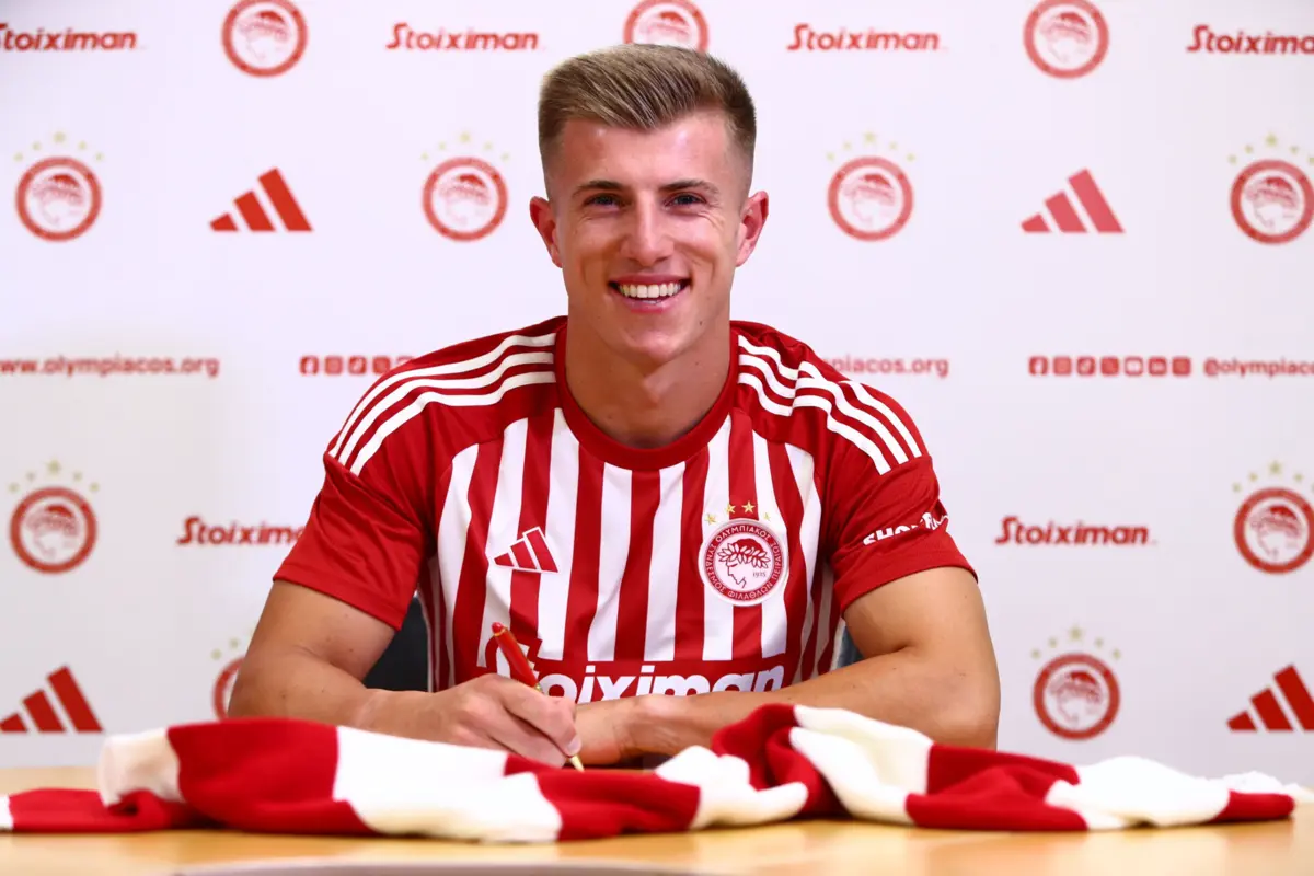 Costinha (créditos: Olympiacos)