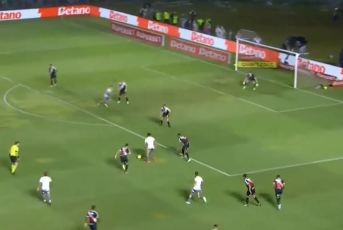 Imagem de contexto do artigo O golaço de Hulk que colocou o Atlético Mineiro na final da Taça do Brasil