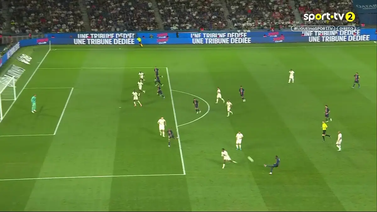 Imagem de contexto do artigo Depois de João Neves, Nuno Mendes também assiste em goleada do PSG. Ora veja