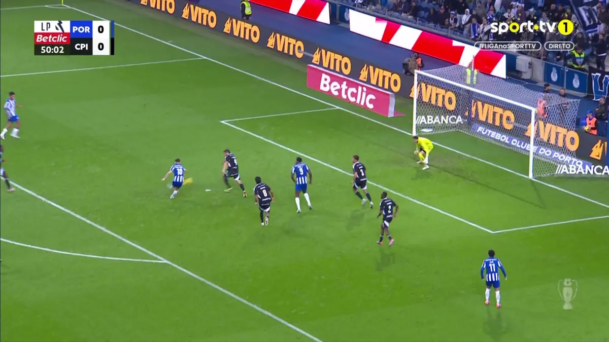 Imagem de contexto do artigo Fábio Vieira continua de pé quente e marca no FC Porto-Casa Pia. Veja o golo