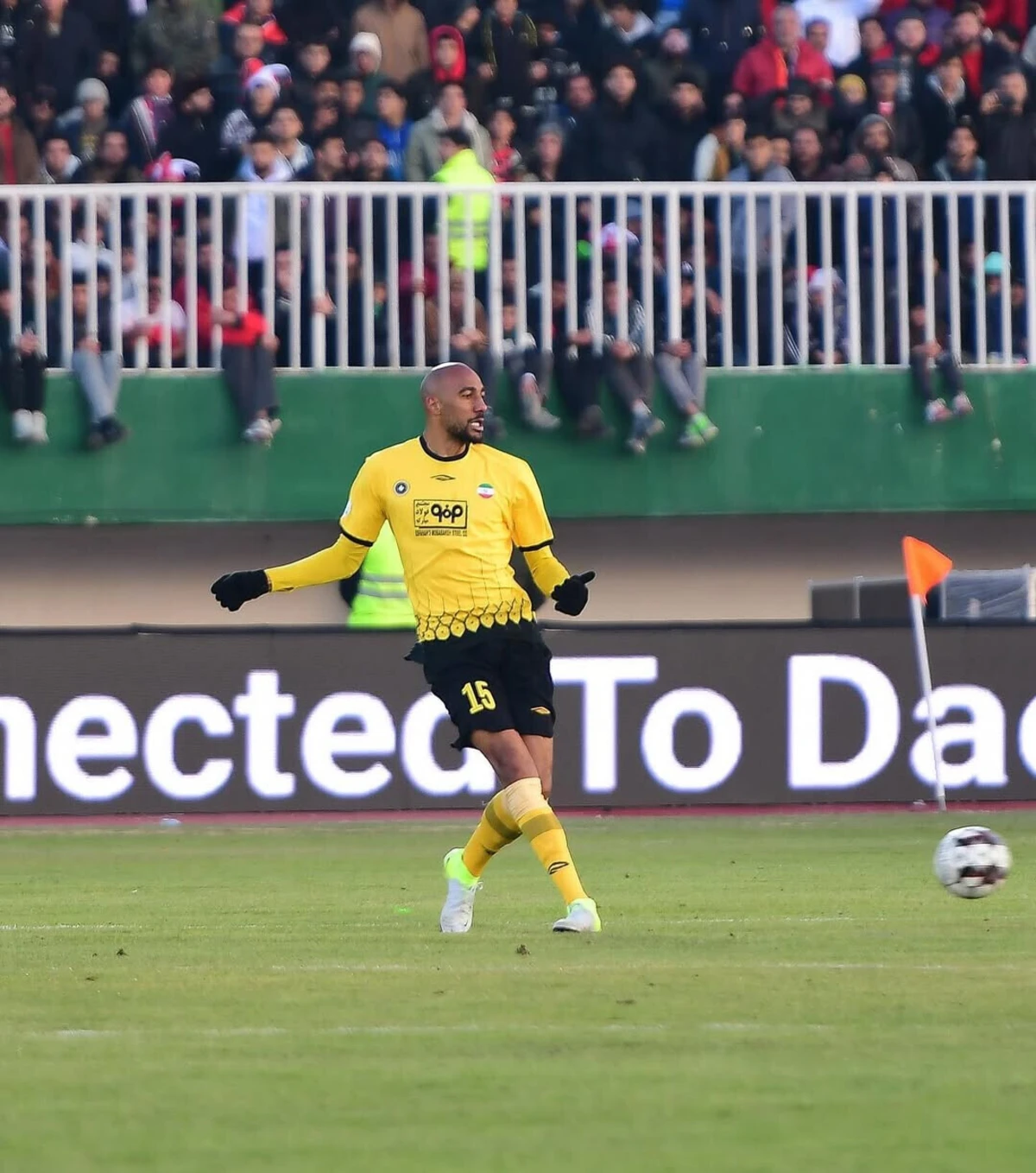 Imagem de contexto do artigo Campeão do mundo pela França deixa o Irão por motivos de segurança e aparece a treinar em Inglaterra