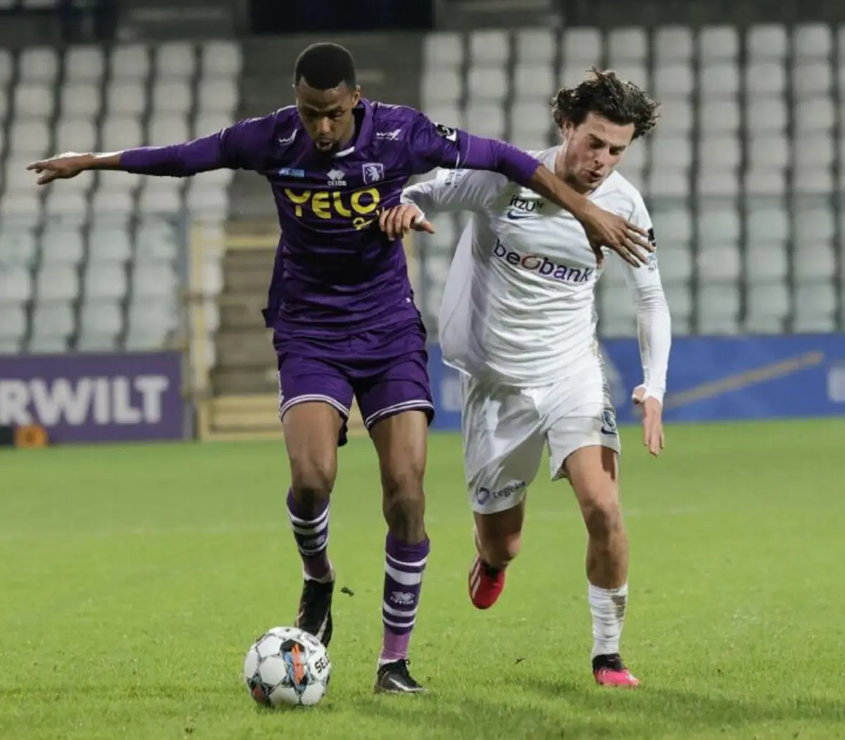 Alhassan, à esquerda