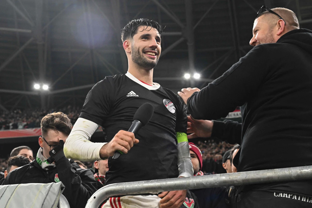 Imagem de contexto do artigo Capitão da Hungria foi festejar com os adeptos e bebeu um shot: veja o vídeo