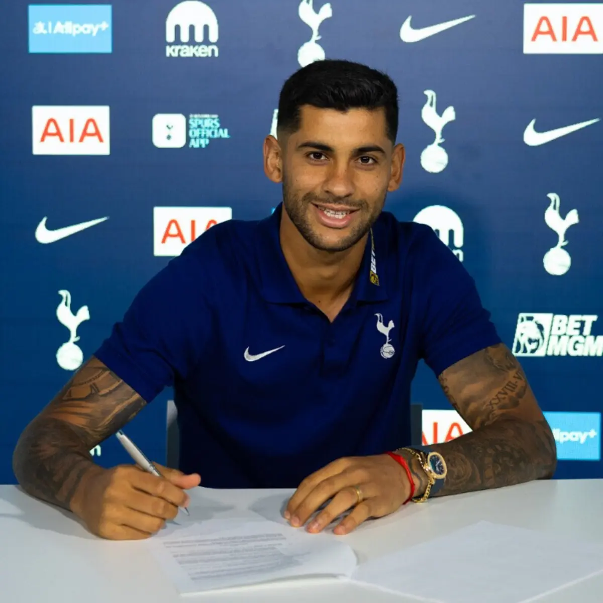 Imagem de contexto do artigo Oficial: Cristian Romero prolonga ligação com o Tottenham