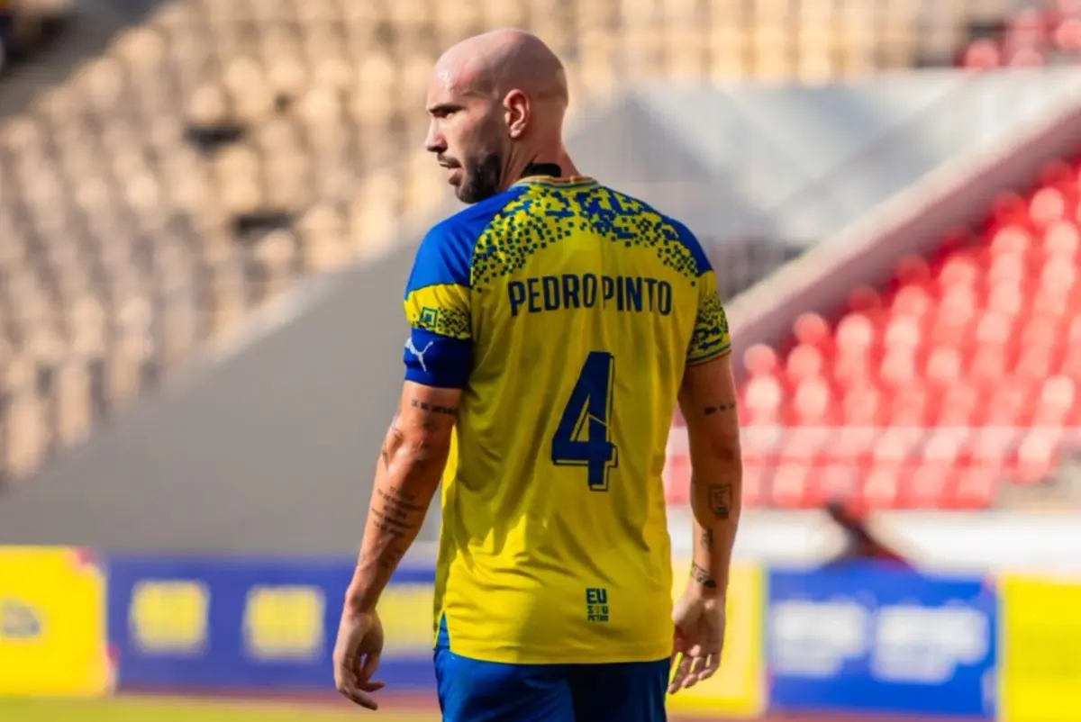 Imagem de contexto do artigo "Fazer 150 jogos em quatro épocas, em campos muito fracos, merecia mais valor"