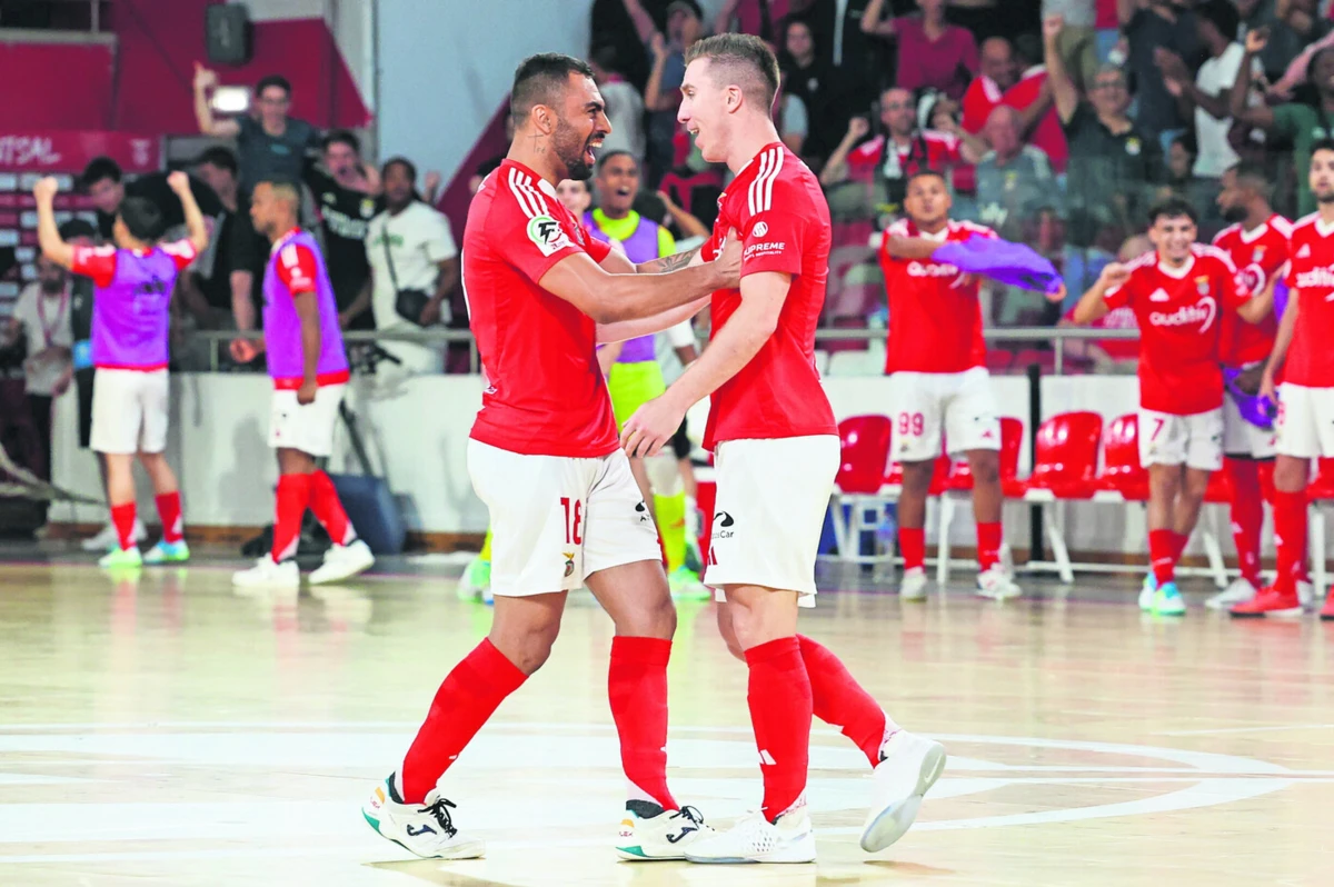 Ivan Chishkala, à direita (créditos: LUSA)