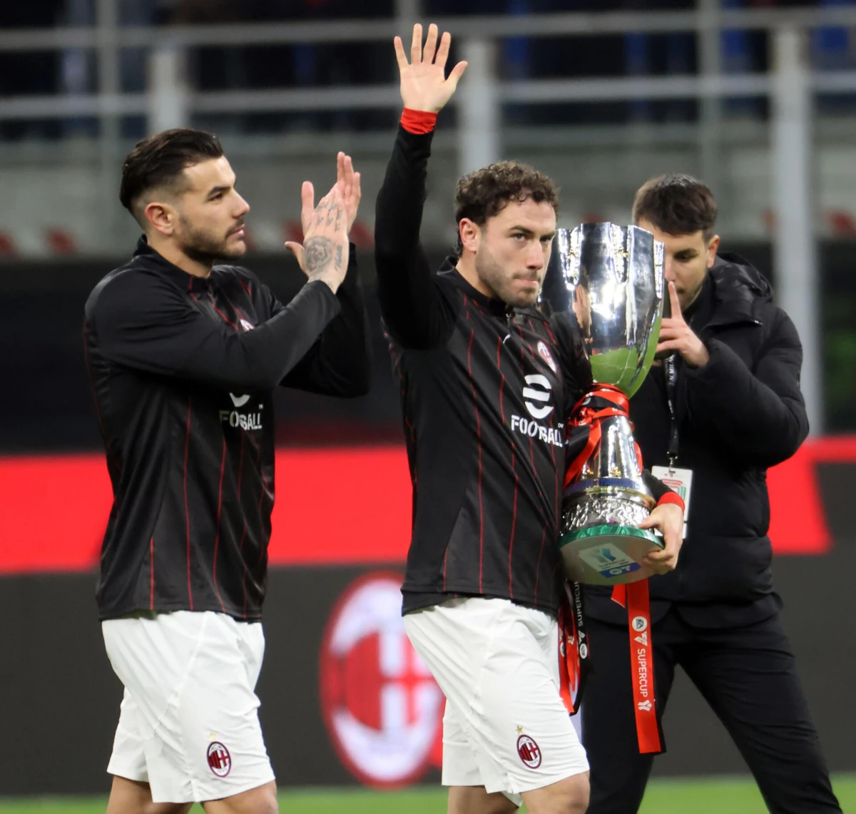 Theo Hernández e Davide Calabria (créditos: EPA)