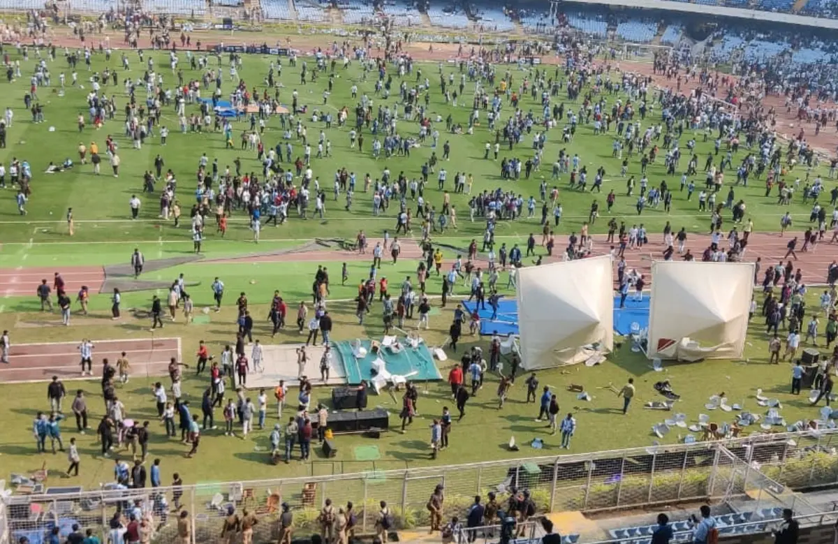 Imagem de contexto do artigo Descontentes com a breve aparição de Messi, adeptos indianos vandalizaram estádio