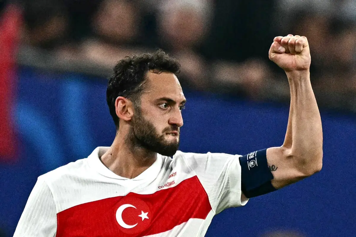Çalhanoglu (GABRIEL BOUYS AFP)