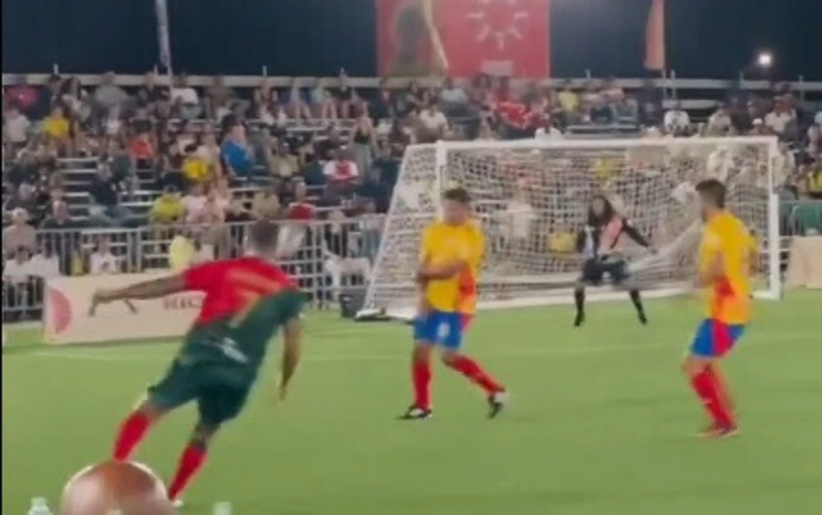 Imagem de contexto do artigo Quaresma marca golaço de trivela a Higuita em jogo de lendas: ora veja