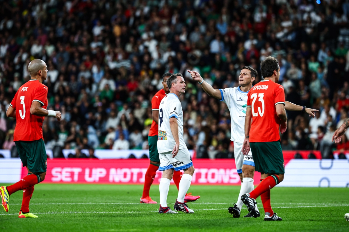 Michael Owen jogou o "Legends Charity Game"