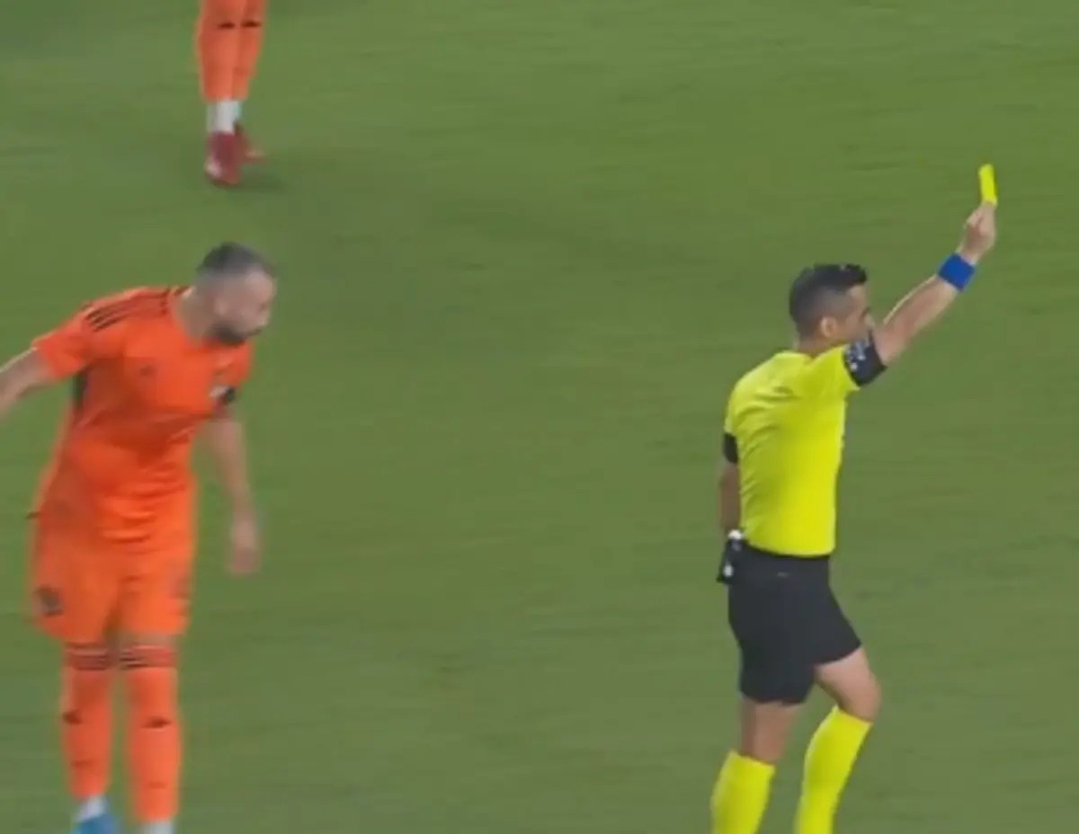 Imagem de contexto do artigo Ex-FC Porto Herrera expulso por cuspir no árbitro em jogo da MLS