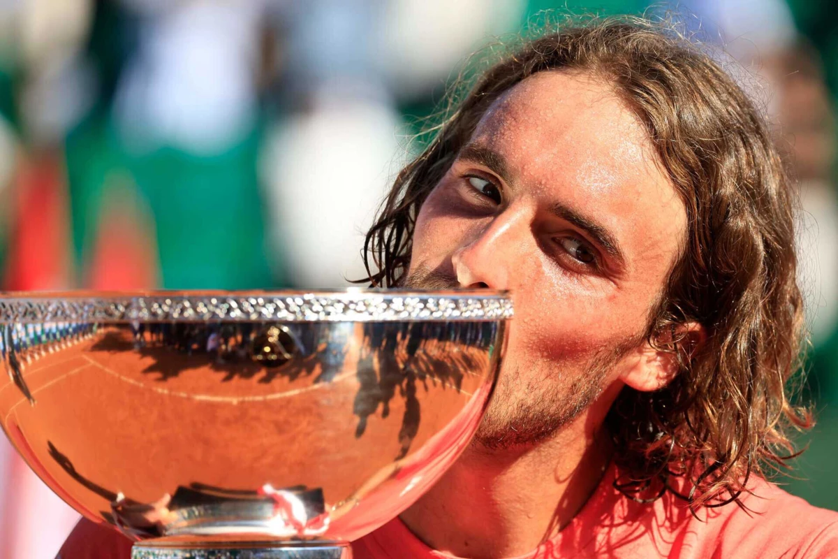 Tsitsipas conquista Masters 1000 de Monte Carlo pela terceira vez (créditos: alery HACHE / AFP)