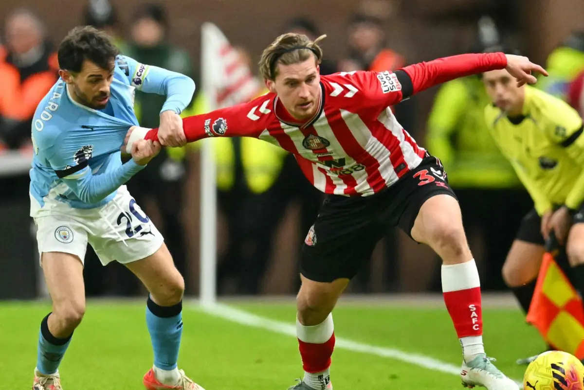 Bernardo Silva e Dennis Cirkin