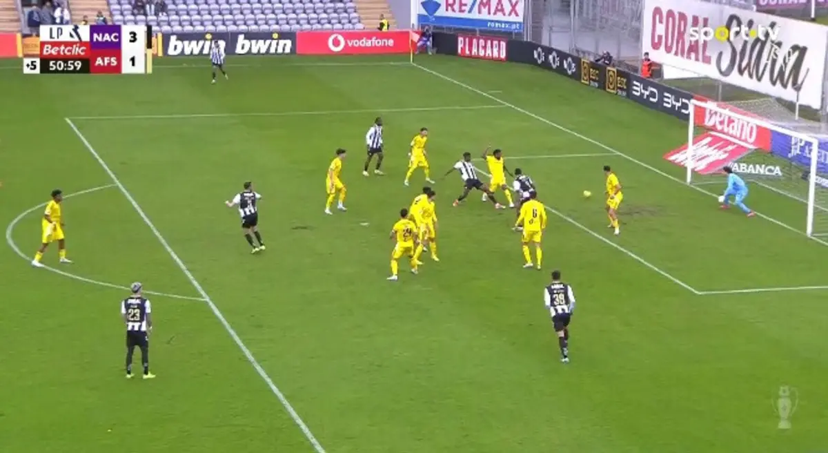 Imagem de contexto do artigo Quatro golos na primeira parte do Nacional-Aves SAD: veja todos