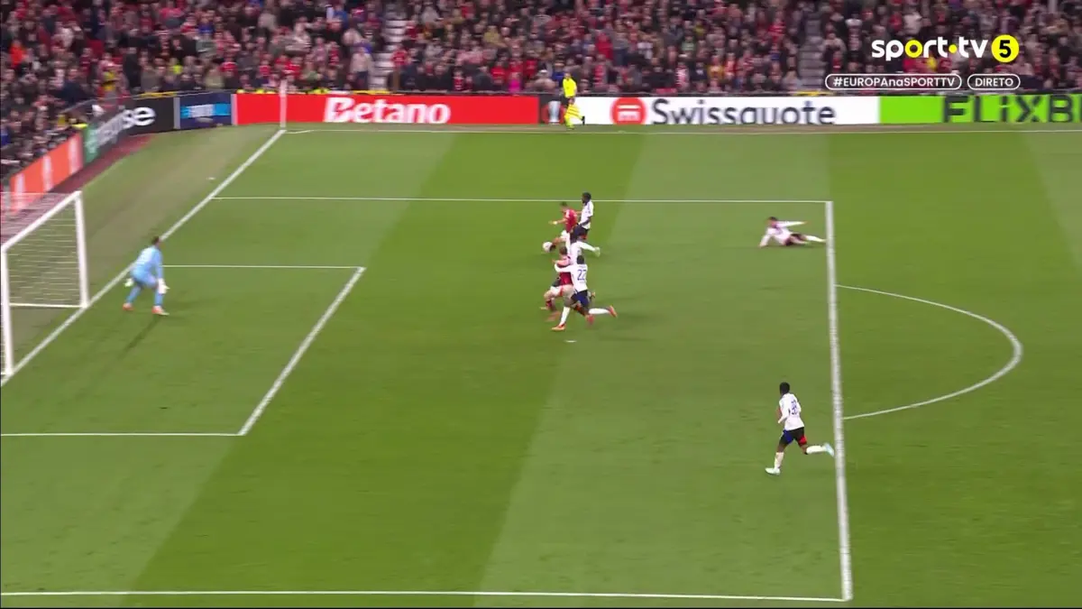 Imagem de contexto do artigo Manchester United-Lyon: Dalot aumenta vantagem dos red devils. Veja o lance