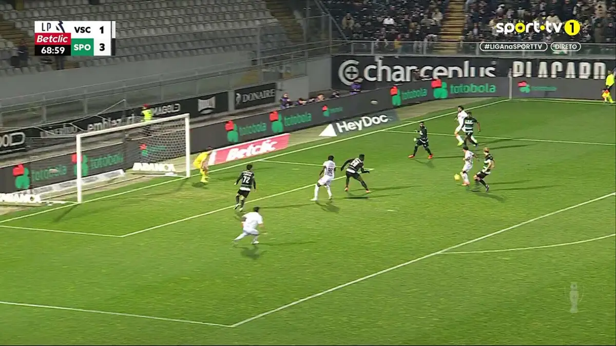 Imagem de contexto do artigo V. Guimarães-Sporting: Kaio César reduz após jogada de Telmo Arcanjo. Veja o golo