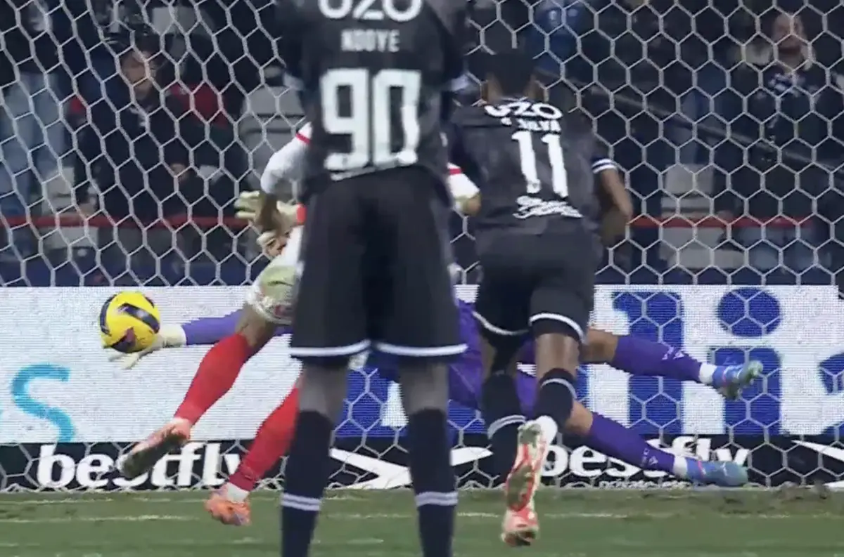 Imagem de contexto do artigo Charles defendeu penálti na compensação e segurou a Taça da Liga para o V.Guimarães. Veja