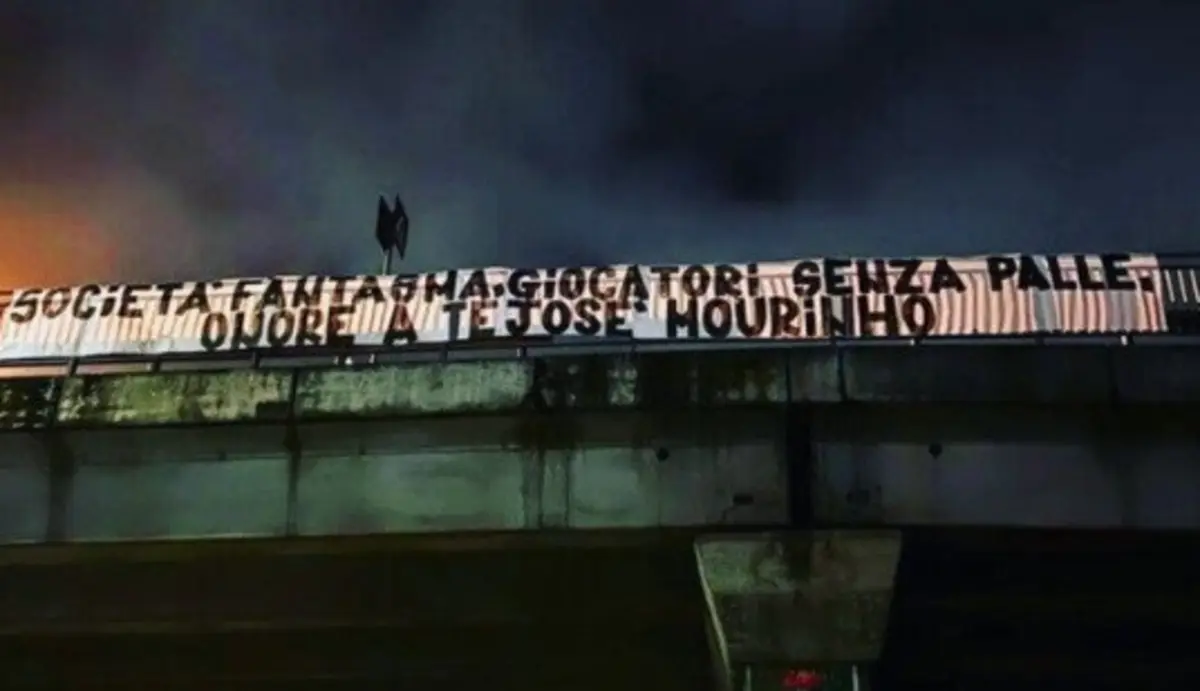 Tarja de adeptos da Roma (créditos: X/Reprodução)