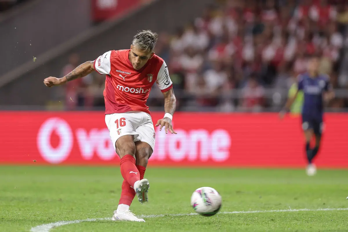 Imagem de contexto do artigo Carlos Carvalhal comenta situação de Zalazar: "Se ele eventualmente ficar..."