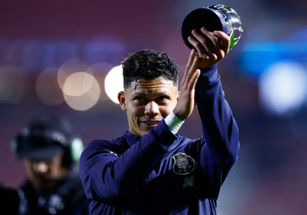 Evanilson marcou três golos na Bélgica