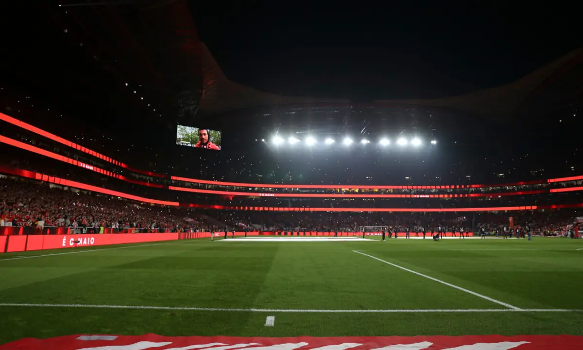 Imagem de contexto do artigo Barreiro e Di María fora do onze: as equipas iniciais de Benfica e Barcelona