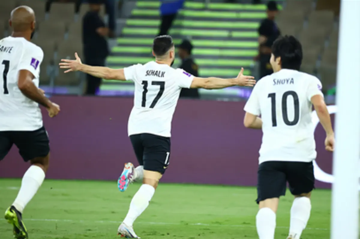 Nakajima e Schalk (Urawa Reds)