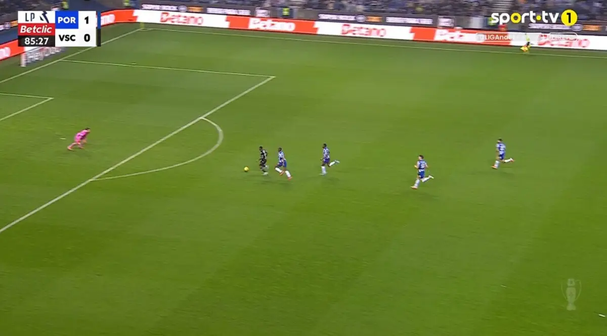 Imagem de contexto do artigo Umaro Embaló faz empate do V. Guimarães frente ao FC Porto: eis o golo