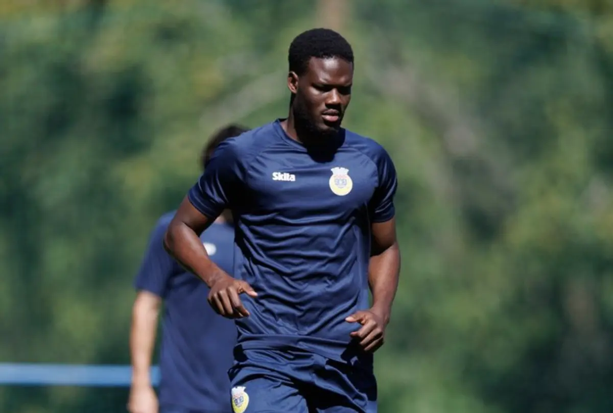 Imagem de contexto do artigo Arouca oficializa saída de Mamadou Loum para o Gijón