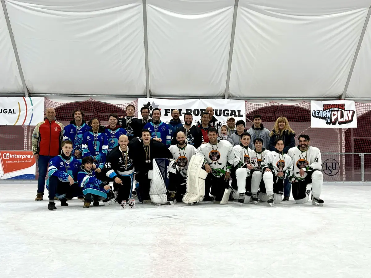 Fotografia tirada após o HC Porto-Ice Clube da Covilhã (créditos: FDI)