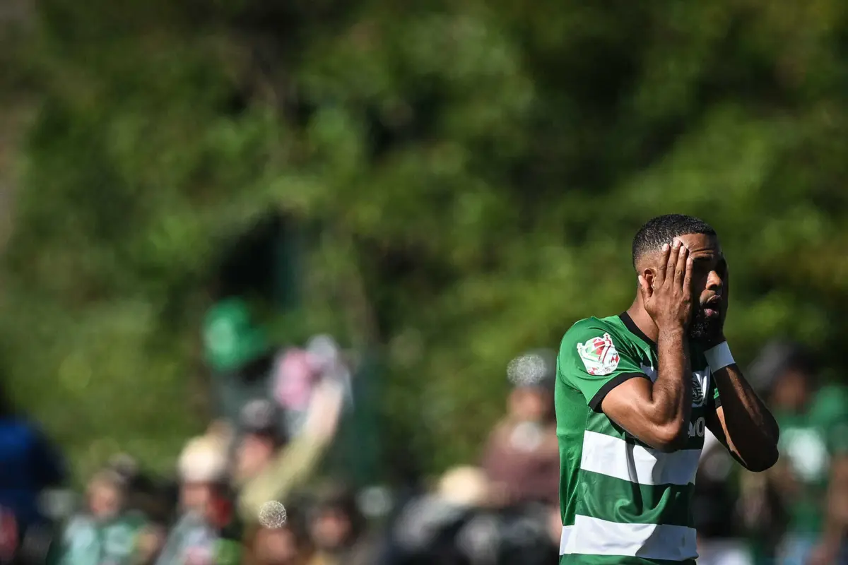 Imagem de contexto do artigo "St. Juste? Sofre, dá tudo, chega ao balneário e está desesperado..."