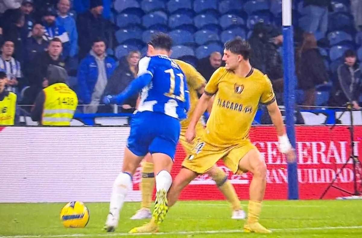 Imagem de contexto do artigo Dentro ou fora da área? FC Porto pede penálti sobre Pepê, árbitro e VAR negam