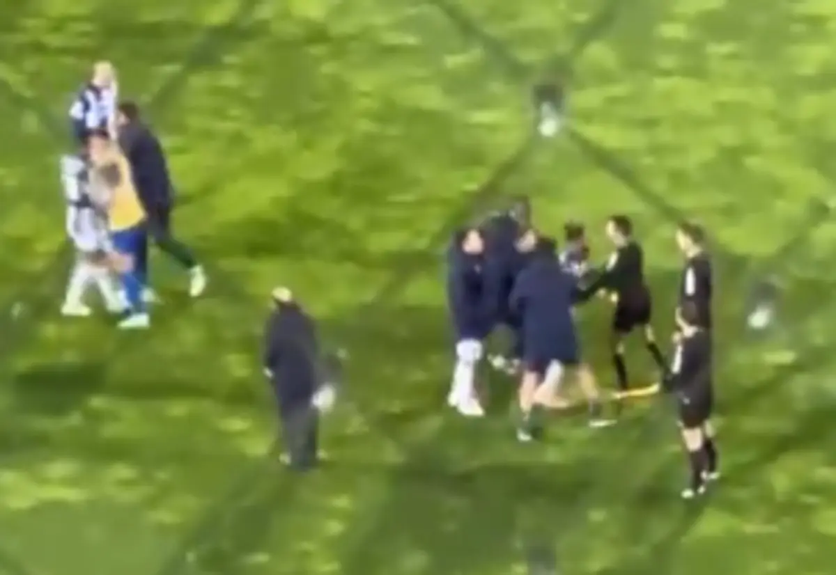 Imagem de contexto do artigo Wendell travado por árbitro-assistente antes de chegar a António Nobre