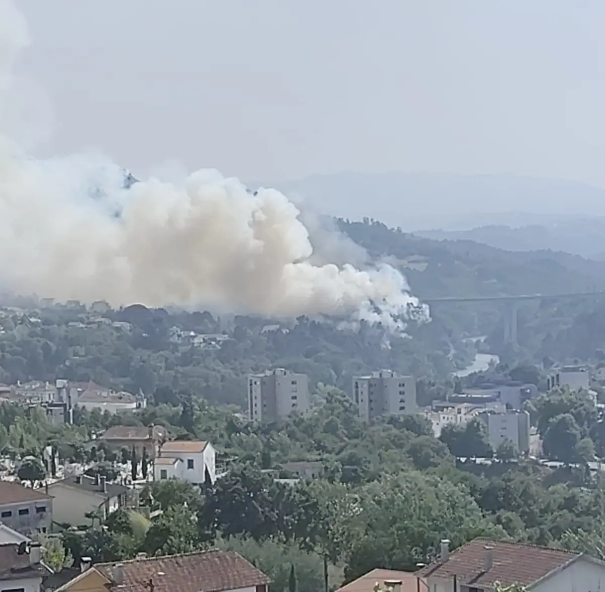 Imagem de contexto do artigo Bombeiros tiveram de combater incêndio, mas Amarante-Varzim vai jogar-se