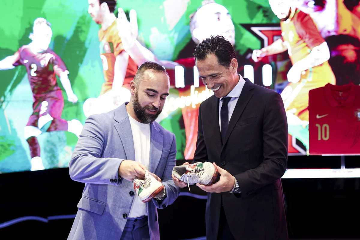 Ricardinho com Pedro Proença (Créditos: FPF)