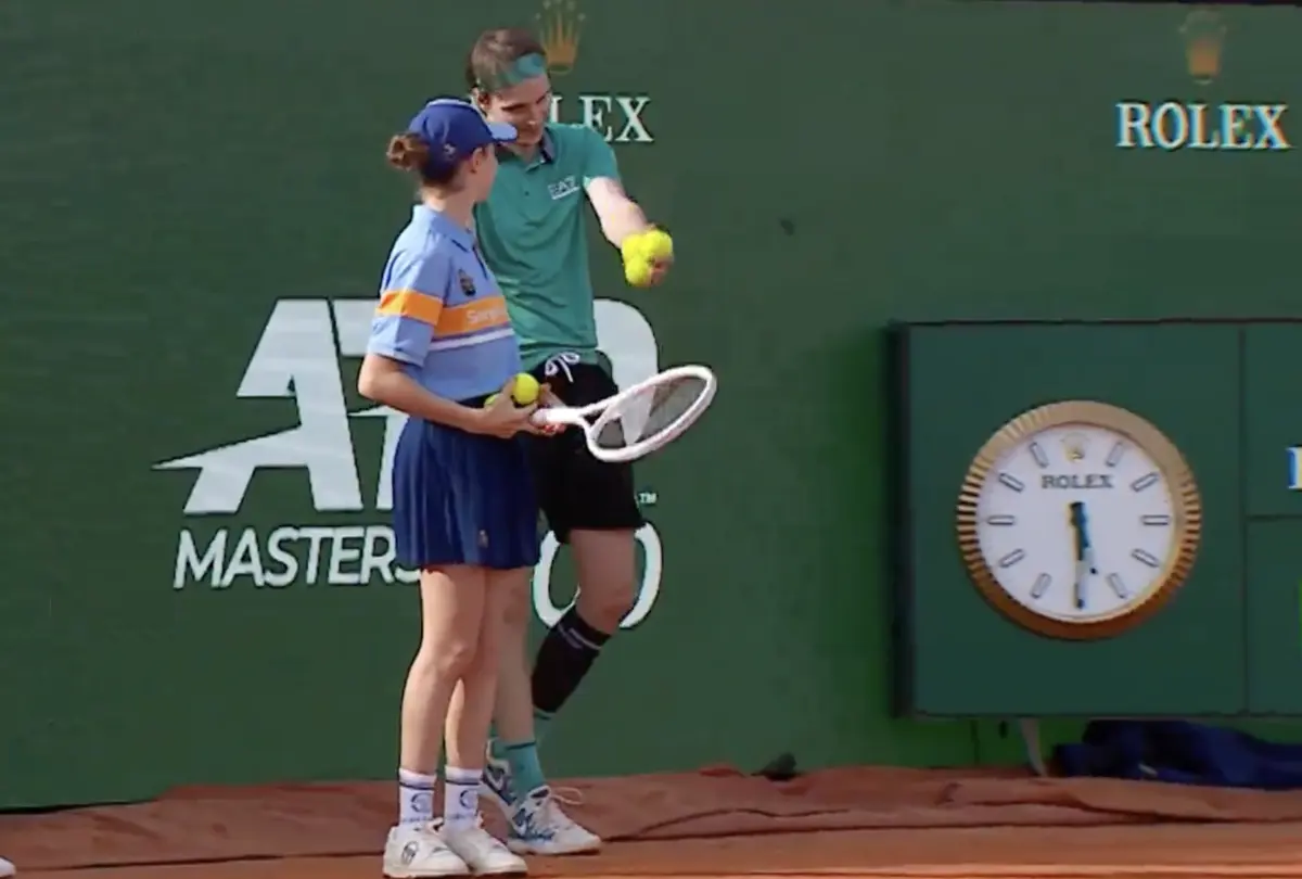 Imagem de contexto do artigo Bublik ofereceu raquete e convidou apanha-bolas a jogar em pleno encontro. Ora veja