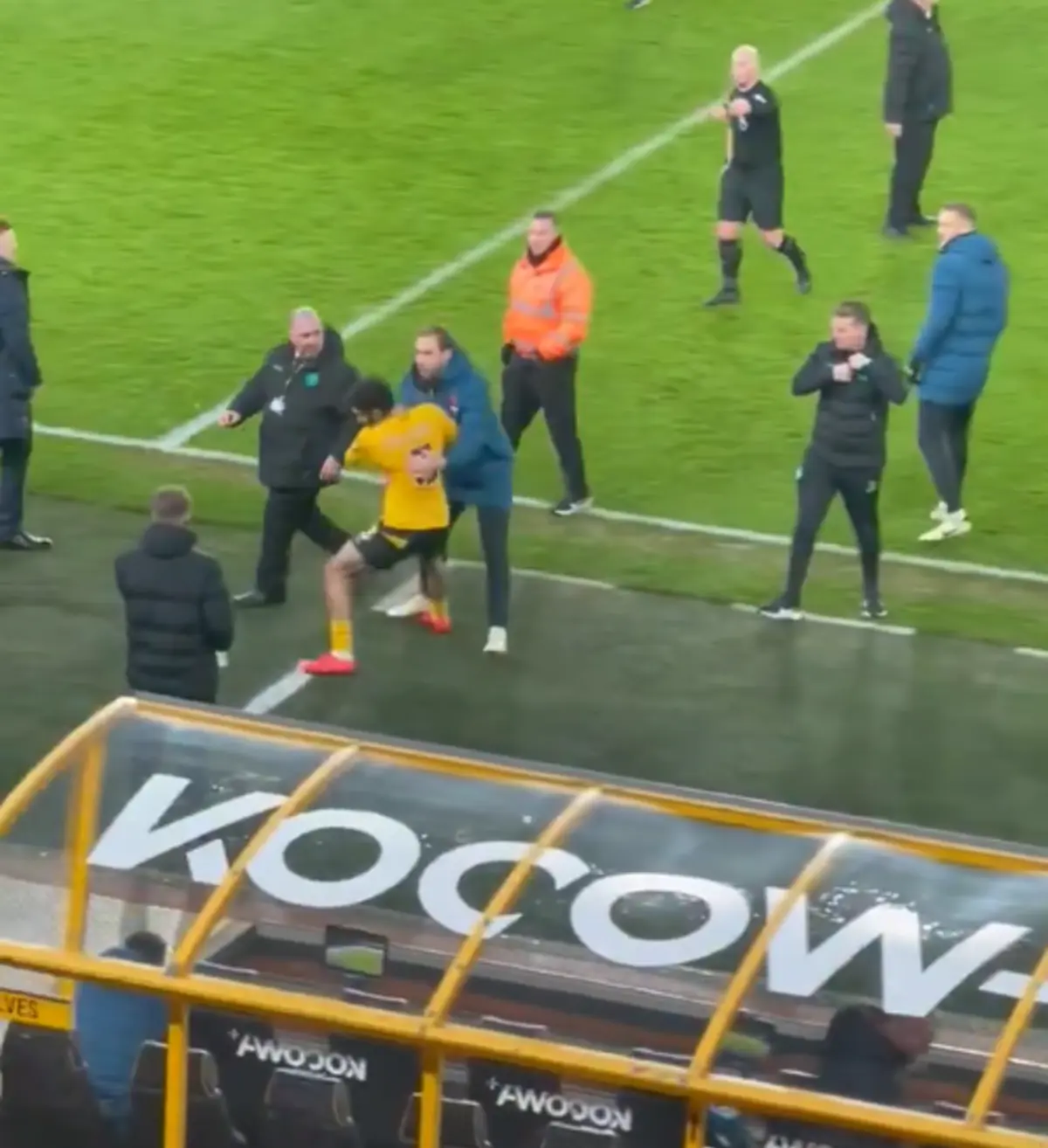 Imagem de contexto do artigo Pela segunda jornada seguida, jogadores dos Wolves em confrontos no final do jogo