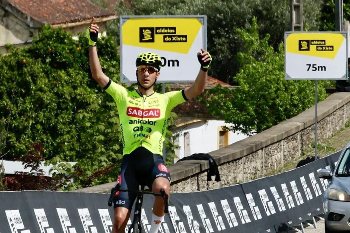 Imagem de contexto do artigo Colin Stussi, Mauricio Moreira e António Carvalho na Volta para vencer
