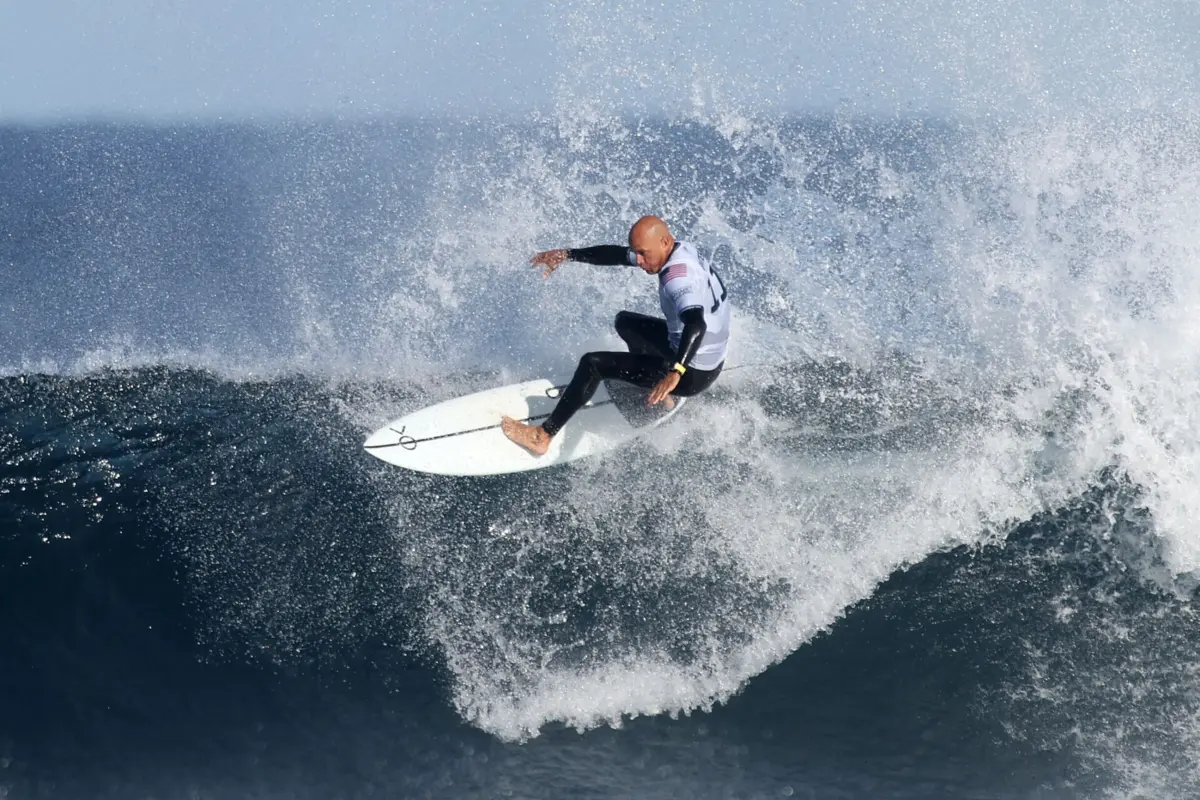 Imagem de contexto do artigo Kelly Slater vai competir em duas provas da elite do surf mundial