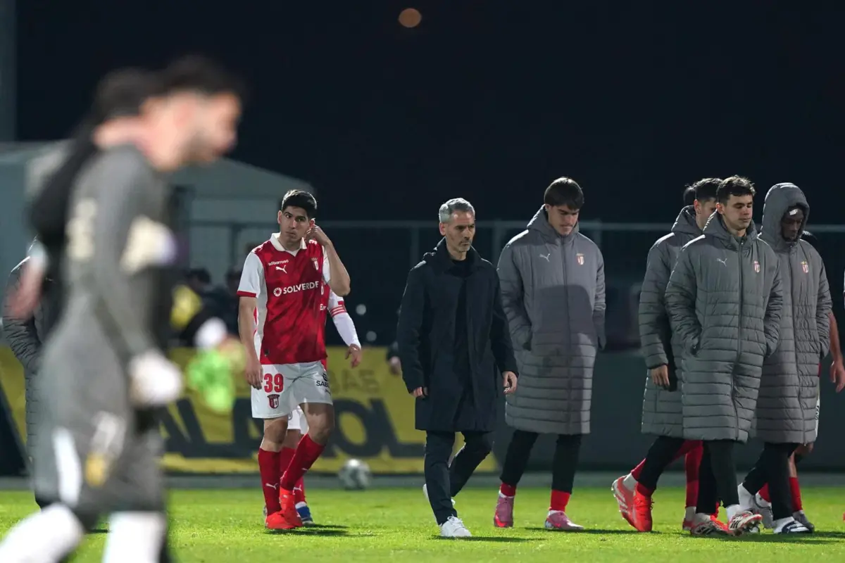 Pressão aumenta para Carlos Vicens e os jogadores