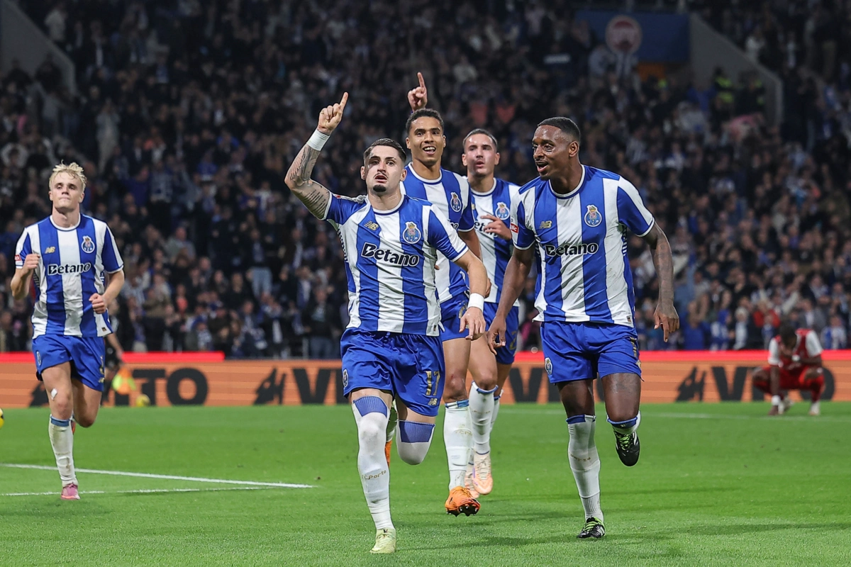 Jogadores do FC Porto festejam o segundo golo contra o Braga