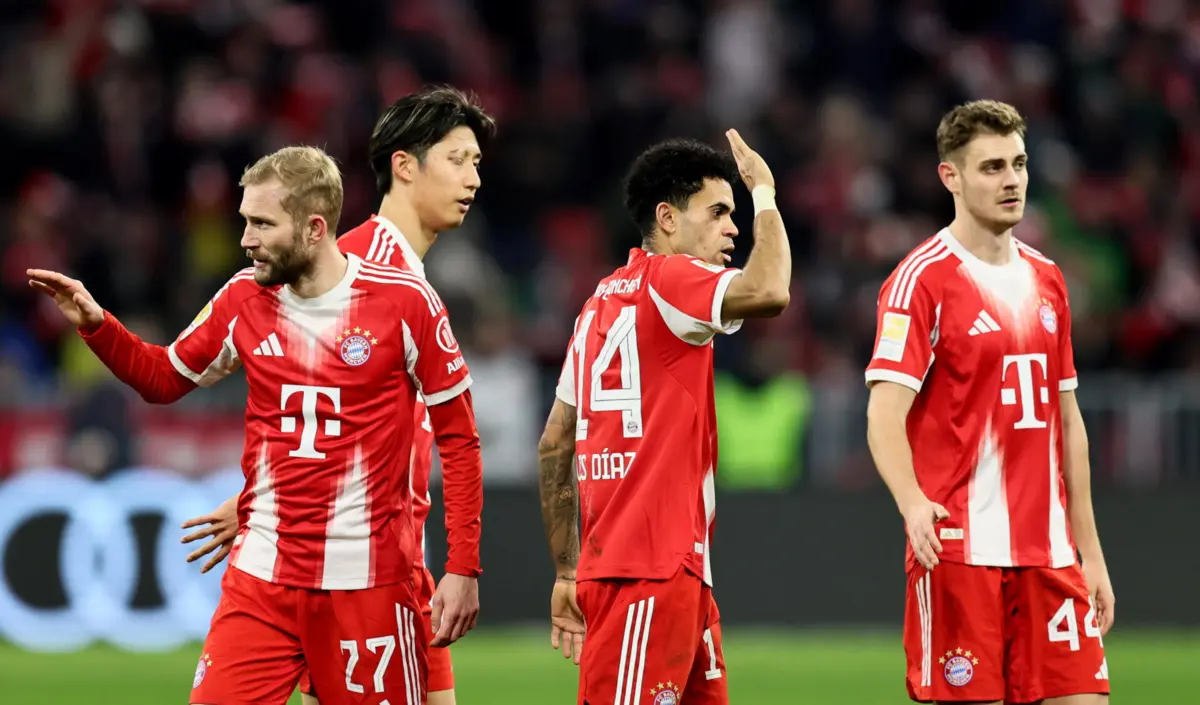 Luis Díaz em festa com os companheiros