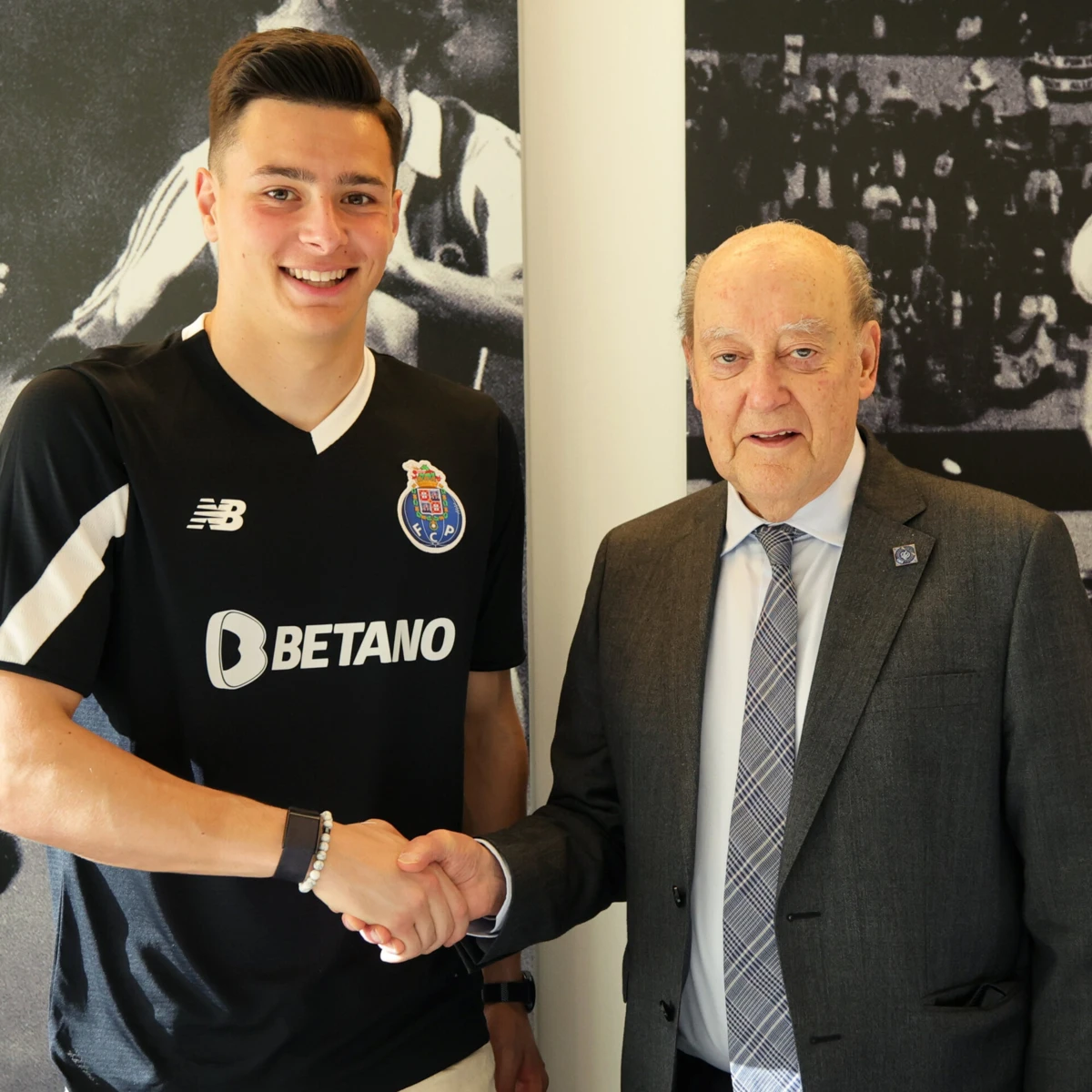 Diogo Fernandes com Pinto da Costa (créditos: FC Porto)